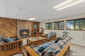 DOWNSTAIRS FAMILYROOM