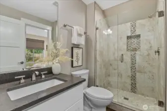 GUEST MAIN FLOOR BATH