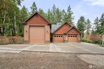 2,000+ sq. ft. detached garage.
