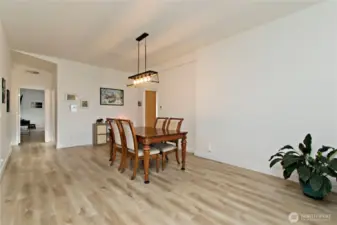 Extra spacious dining room