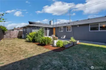Yard has second oversized gate in order to get large items in if needed.