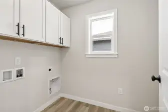 Disclaimer Secondary photos of same floor plan on different lot in different community: Photos are from another Luna, finishes, upgrades, and features may vary.