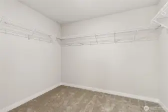 Disclaimer Secondary photos of same floor plan on different lot in different community: Photos are from another Luna, finishes, upgrades, and features may vary.