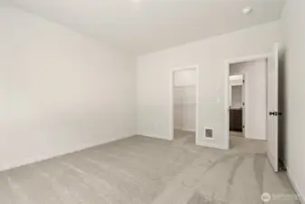 Disclaimer Secondary photos of same floor plan on different lot in different community: Photos are from another Luna, finishes, upgrades, and features may vary.