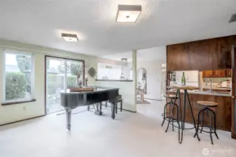 Ideal space to increase the size of the kitchen. Create your dream kitchen here!