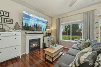 Livingroom with fireplace.