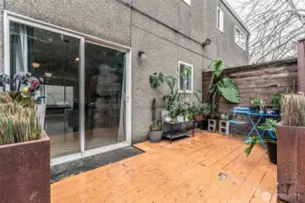 Beautiful deck space - great for sunny days!