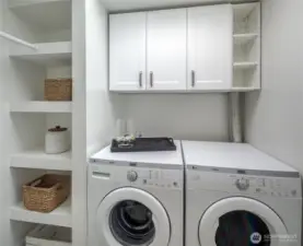 Laundry room w/built-ins