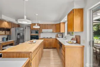Large kitchen island makes meal prep a breeze!