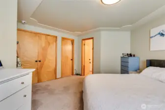 Primary Suite layout includes a walk-in closet & private bath access.