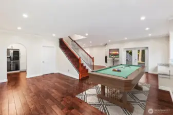 Virtual Stage: This expansive lower-level space is perfect for entertaining, relaxing, or hosting game nights. With easy access to the backyard, an open layout, and proximity to the kitchen, it’s ideal for gatherings of all sizes. The room’s size and flow offer endless possibilities to tailor it to your lifestyle.