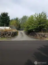 Nice Driveway going to the Property.