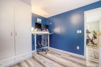 Use as office or 2nd bedroom.