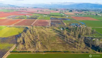 Beautiful views exist of the foothills of the Cascades to the West and the Canadian mountains to the North.