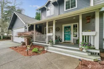 Large traditional Porch