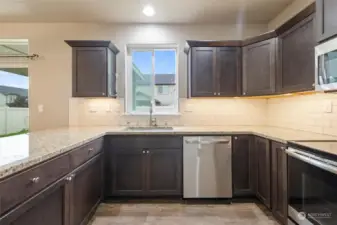 Granite Countertops & SS Appliances