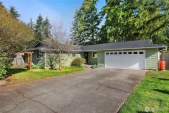 Welcome home to this updated rambler with a guesthouse and Pattison Lake access!