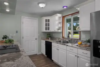 Clean and Bright Kitchen!