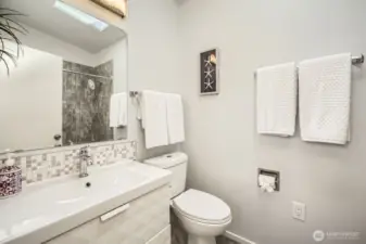Upper level 2nd bathroom has bathtub
