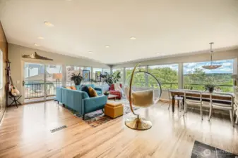 Expansive living room w/ views of Lake Washington
