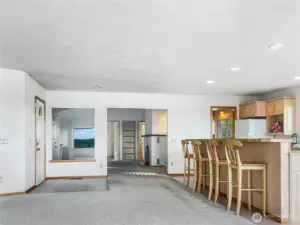 entrance/kitchen counter bar