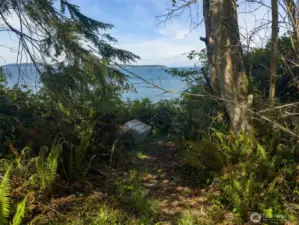 Community beach access is located across from the mailboxes on Olele Point Road.