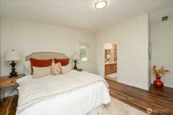 Primary suite with 5-piece bath