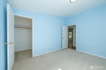 with a walk in closet