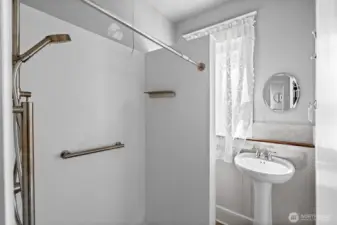 3/4 bath on main