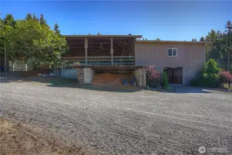 The savings bin is conveniently located on the North side of the barn and designed for the roof to be removed for dump truck delivery.