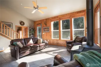 Cozy wood touches through out the home and large windows gives you all the feels of living as one with nature!