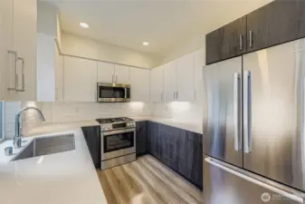 Golden kitchen triangle with Bosch appliances