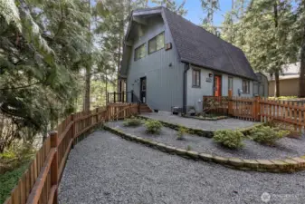 Fenced garden or space for pets to run