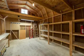 Shed equipped with power and lighting with lots of space