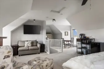 Top floor with plenty of room, pull-out bed in love seat