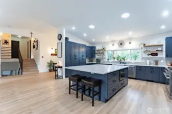 Expansive kitchen