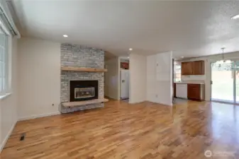 Recessed can lighting, gas fireplace
