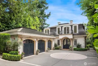 A distinct estate in Hunts Point
