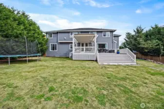 Extra large backyard!