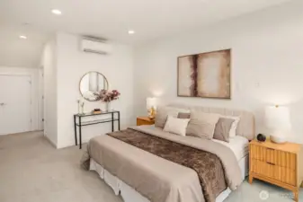 Private 3rd floor primary with en suite.