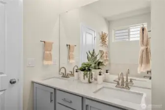 Disclaimer Secondary photos of same floor plan on different lot in different community: Photos are from another Aurora, finishes, upgrades, and features may vary.