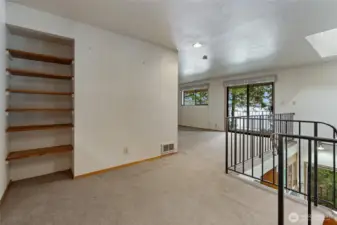 Landing in the flex space in ADU. Would be great for a reading nook or home office?