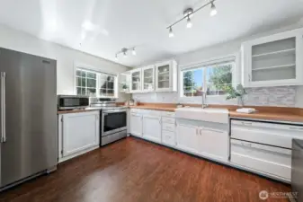 Ideal set up (add an island for more seating/prep station?)