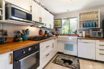 light and bright, clean and crisp IKEA kitchen