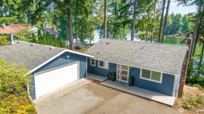 Quaint cozy cabin vibes with spacious layout and VIEWS from every room.