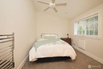 2nd bedroom