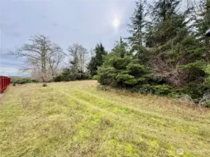 Utilities (water, power, sewer) are at the street.  Hooking up is convenient.  Looking E towards Grays Harbor Bay.