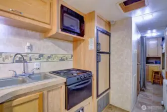 Microwave and stove/oven