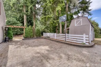 Additional building for storage of garden tools!