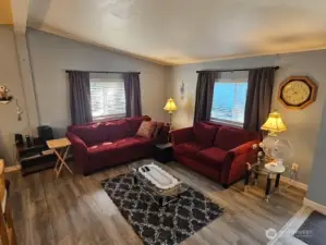 Very roomy living room and the comfortable couches stay!